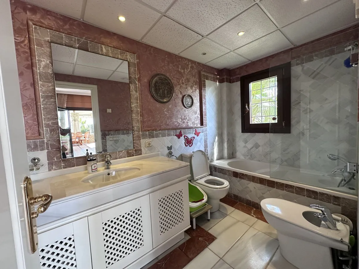 56525b40-1f78-4582-86e8-903dd2da5357