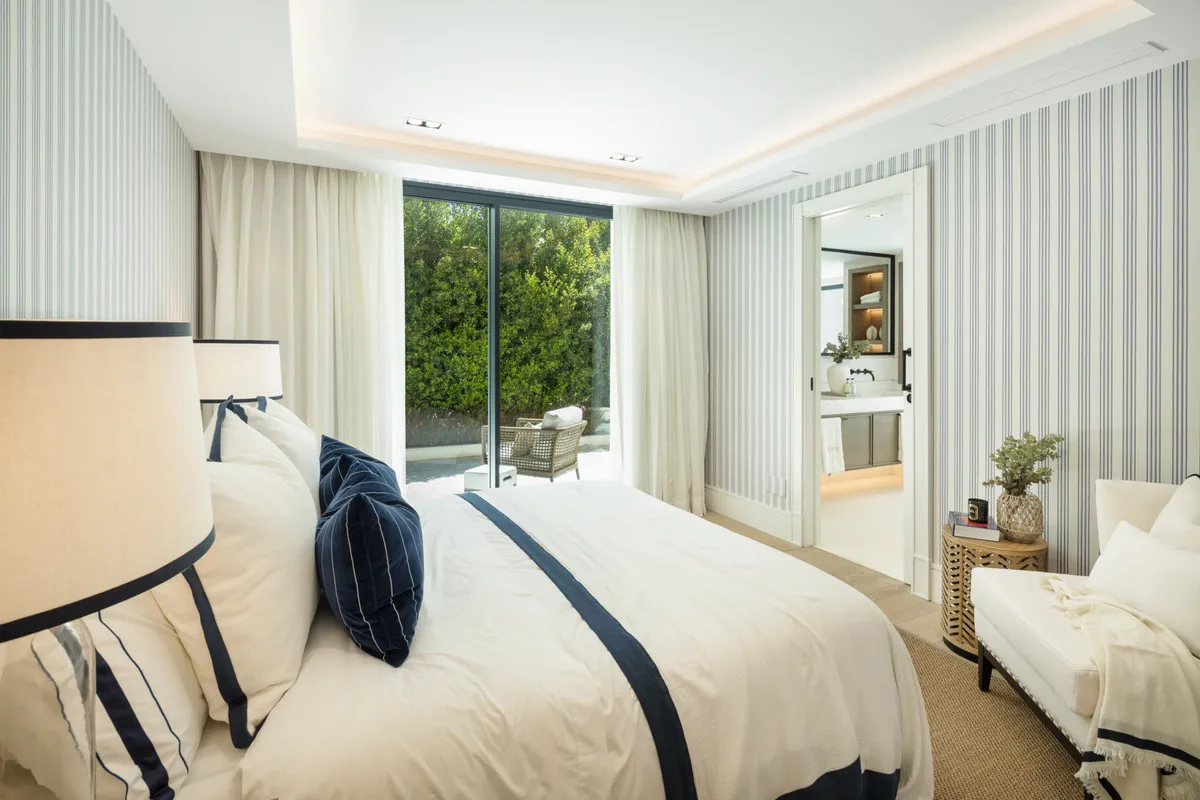 25c98fda-978e-4aaa-a910-42e4be289866