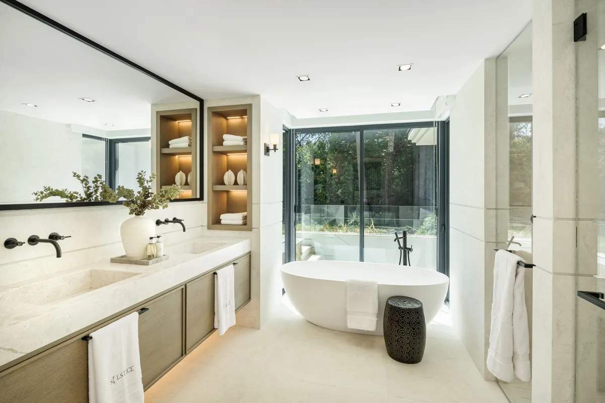 b05655de-6b51-4c4d-b5a8-dd91aed55b37