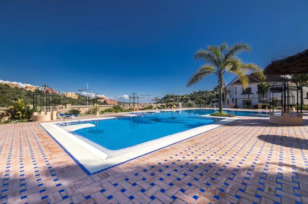 126e51b4-fe66-4419-8257-c781e7750e3c