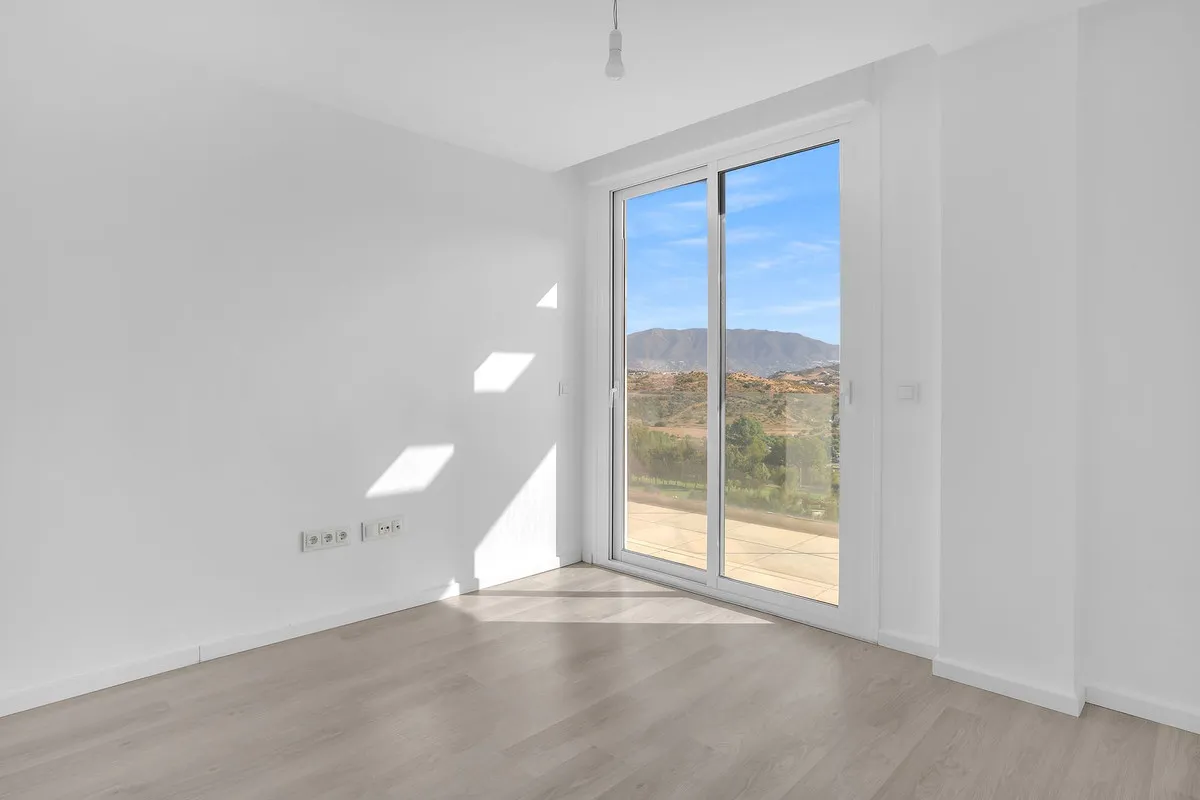 332666a6-a8ab-4489-898e-35e4b97b0ac6