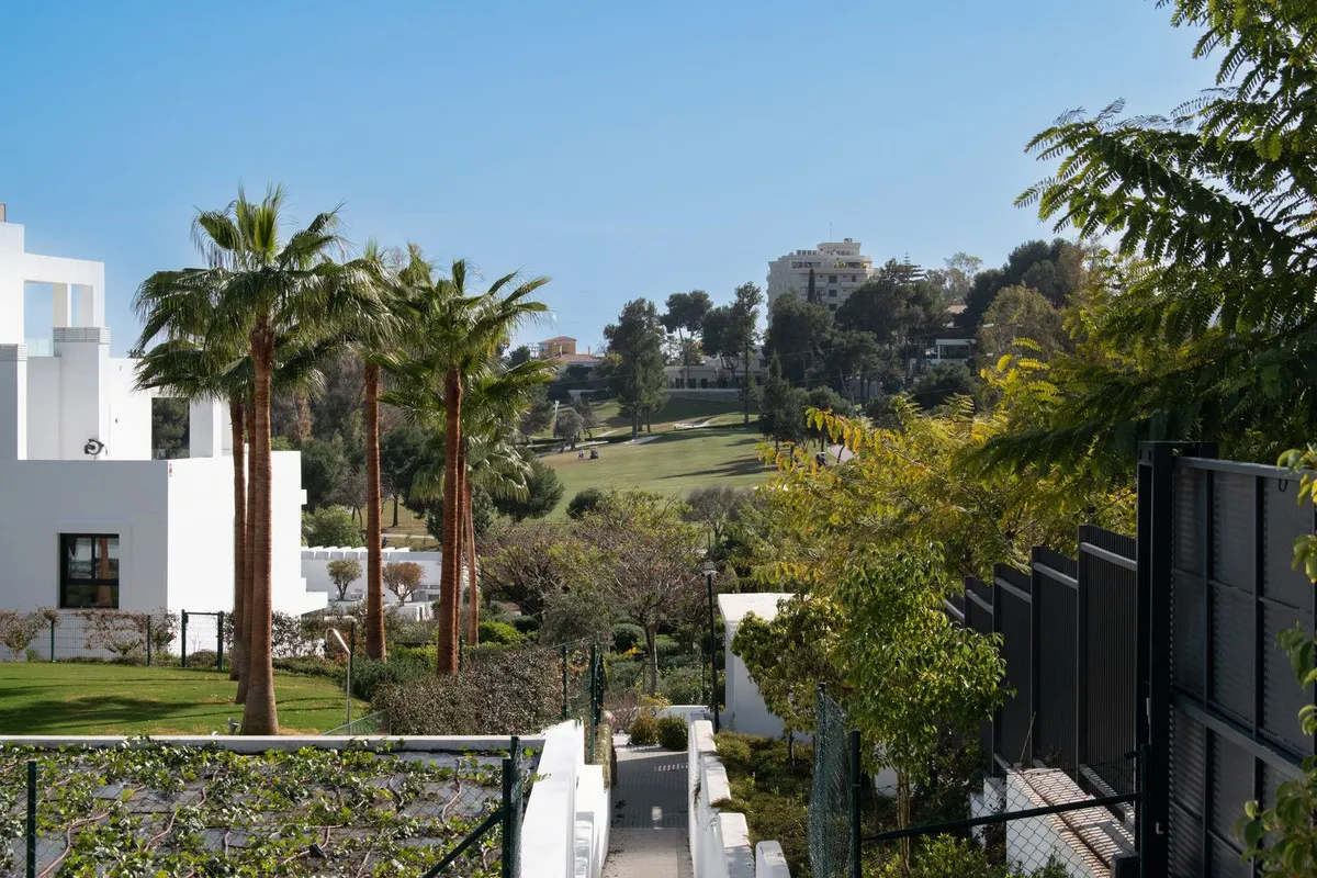 fb0cf9ae-ff84-4d1c-a56e-793a884fbe3c