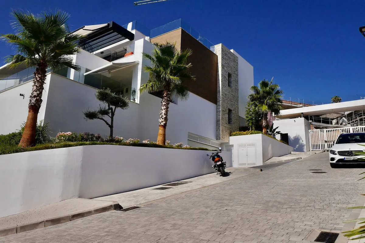 4be18c15-3719-4f23-83ef-416e00012884