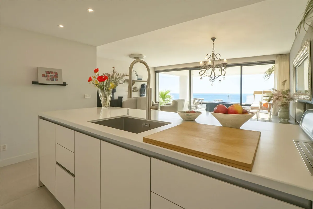 dcc27753-c79e-40a5-87e2-5af3f35685b1