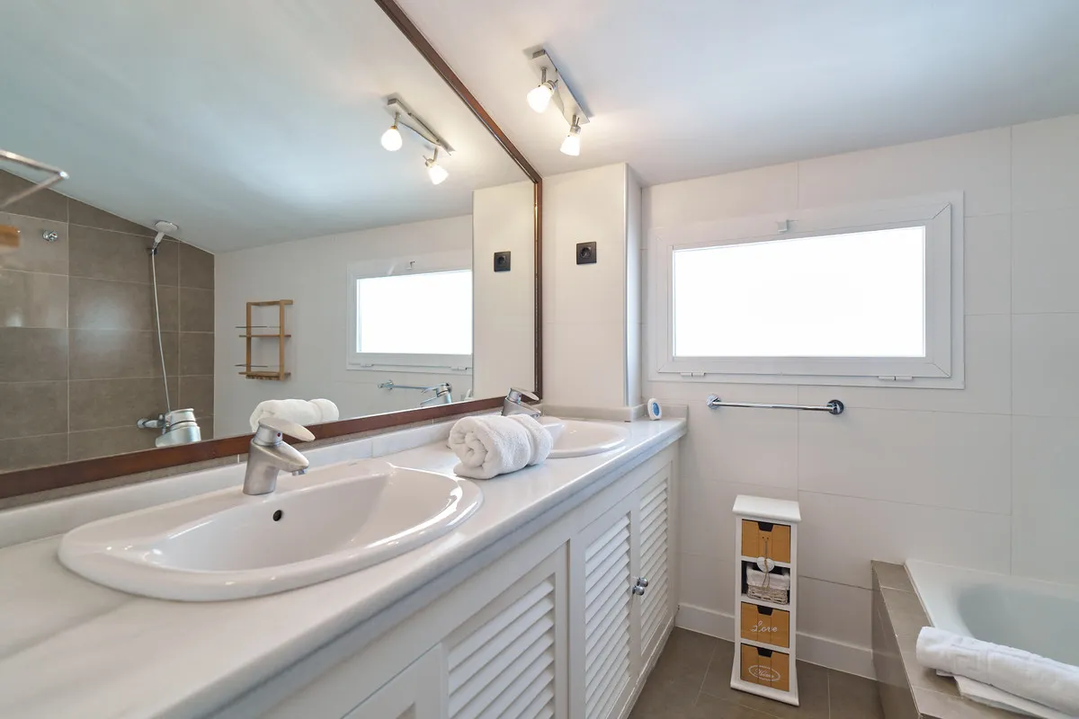 0ff38aef-d1ad-46e8-ac4f-7a0484bef418