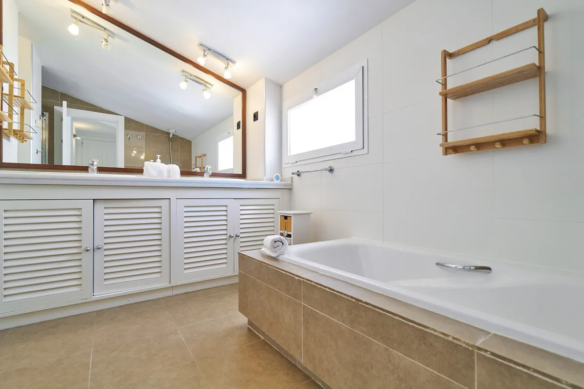 a655af94-4af2-456a-bbe7-d1a9fab97011