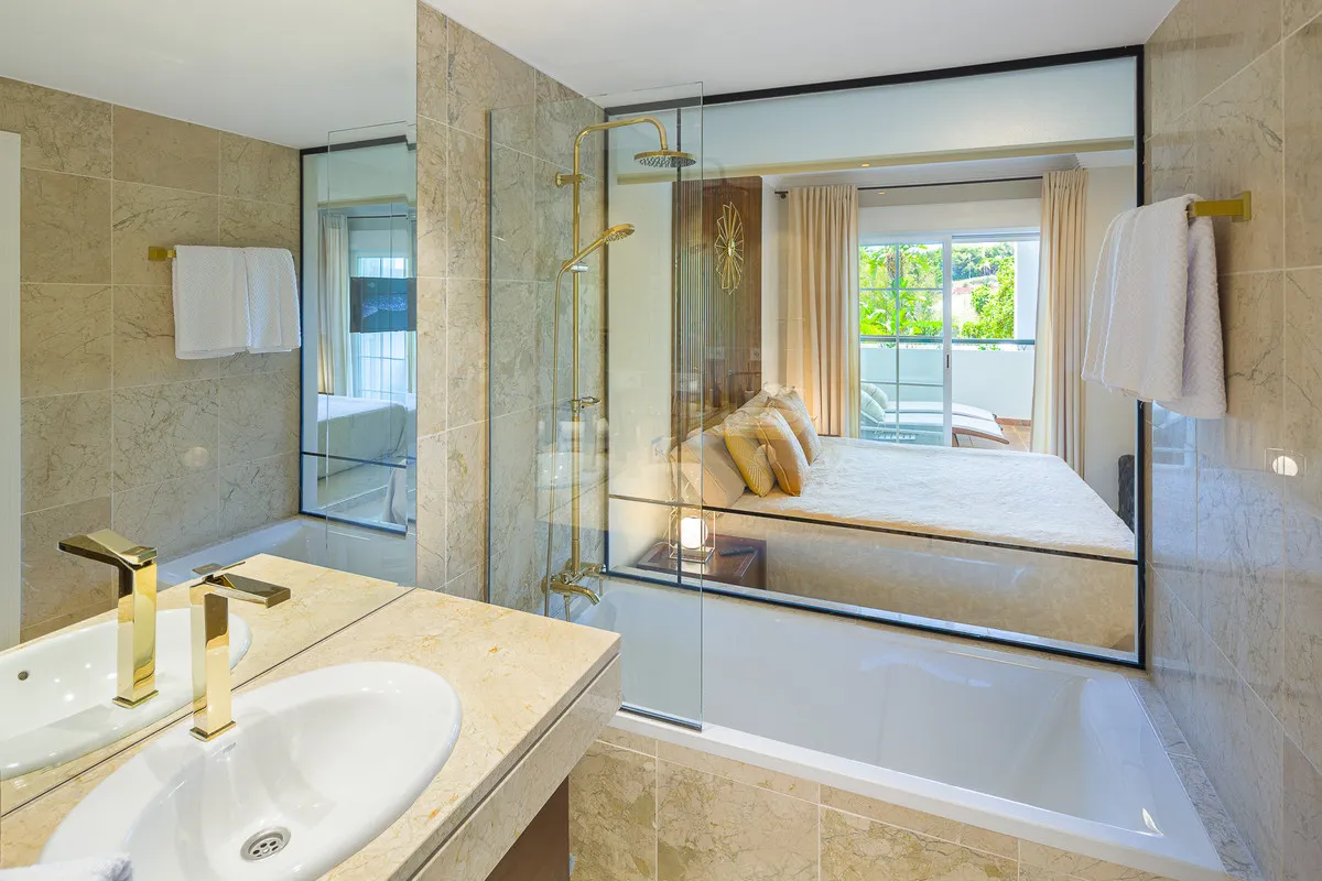 ee5da52b-9d47-44c1-94b2-d5fff4856408