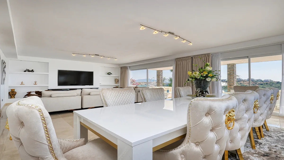 8db90a16-1361-462d-9228-717ab8ff39e2