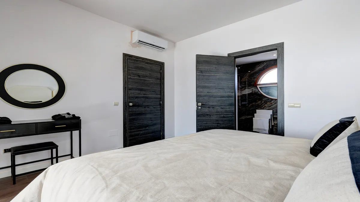 d3810644-f02b-48c0-ba8c-52674699bce2