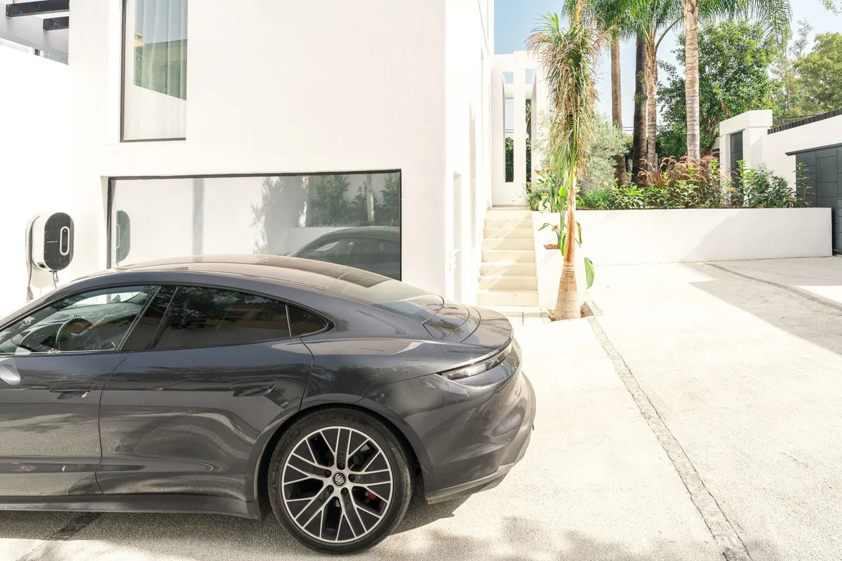 c3fda36f-0243-4cc3-92c6-35c94c6c0b3f