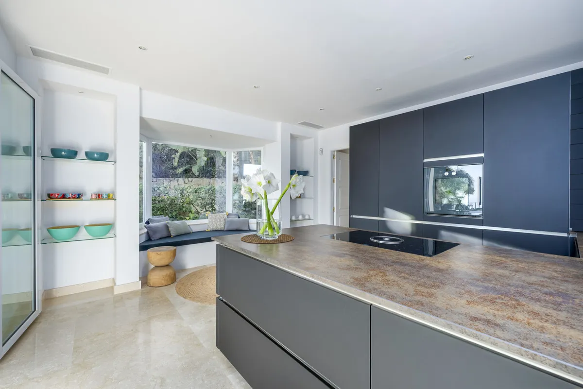 6a8d3c37-f930-4c52-9830-2948d40c6d58