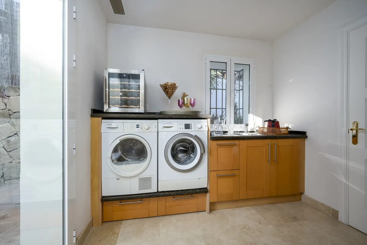 b37543ab-cb87-4aa5-9382-41f419726352