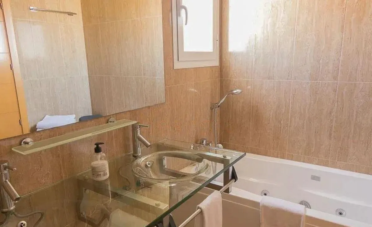 15d9f547-2cc6-46fb-a870-3b8a423d50a6