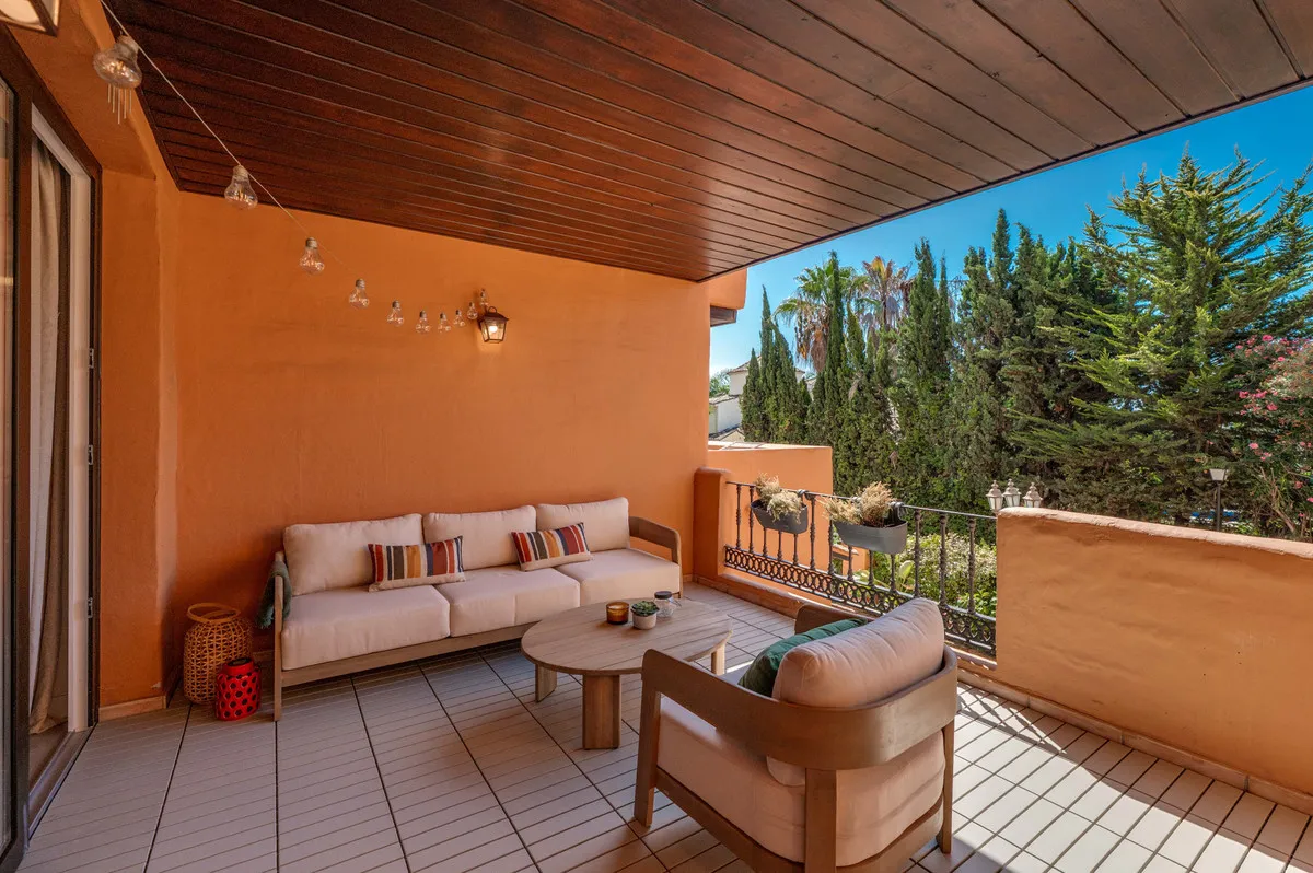 0fb8f370-8ab0-438b-a5f5-01b3c529f416