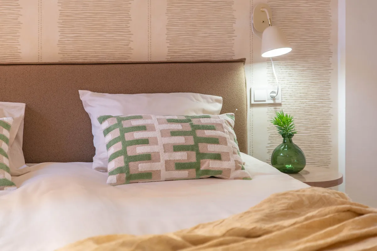 8f01cf22-3cb6-489e-aa48-0249e3c18f3c