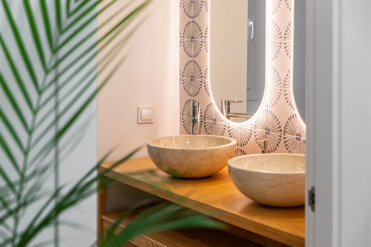 e6a19607-ae50-4521-867d-8e3b4c057998