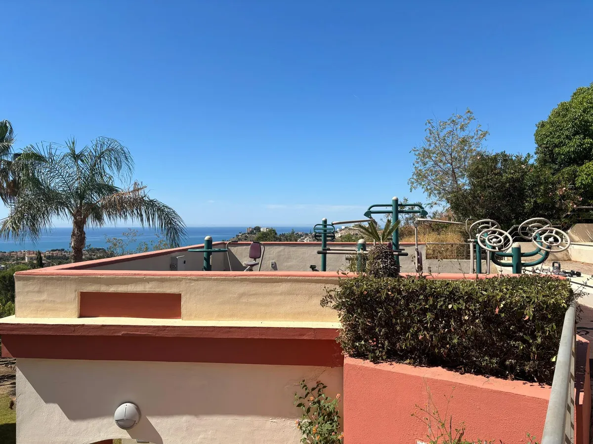 f804b5c5-7d2a-4d93-9ad6-aee7c0982f12