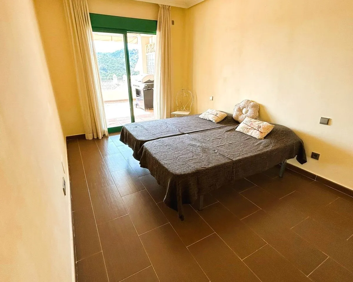 a3013314-fbf8-4ea6-aa65-1a3b42dedba0