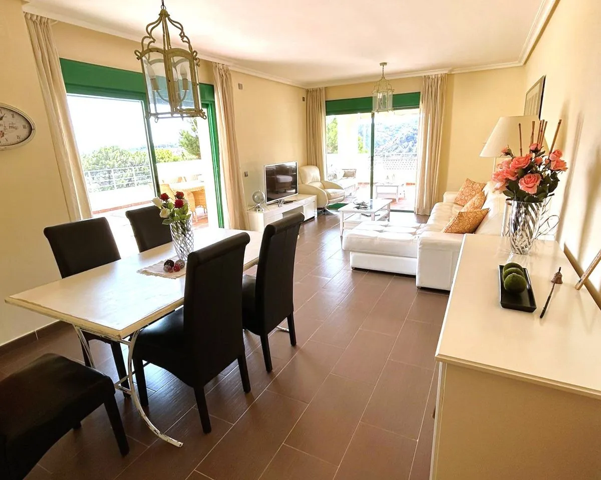 f715ec32-2165-4a0e-8e5d-623d9444385d