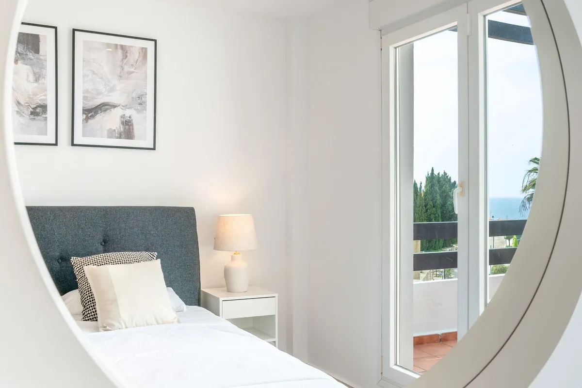 9ffc8786-1fa5-42dd-9837-7e25bbf32ee5