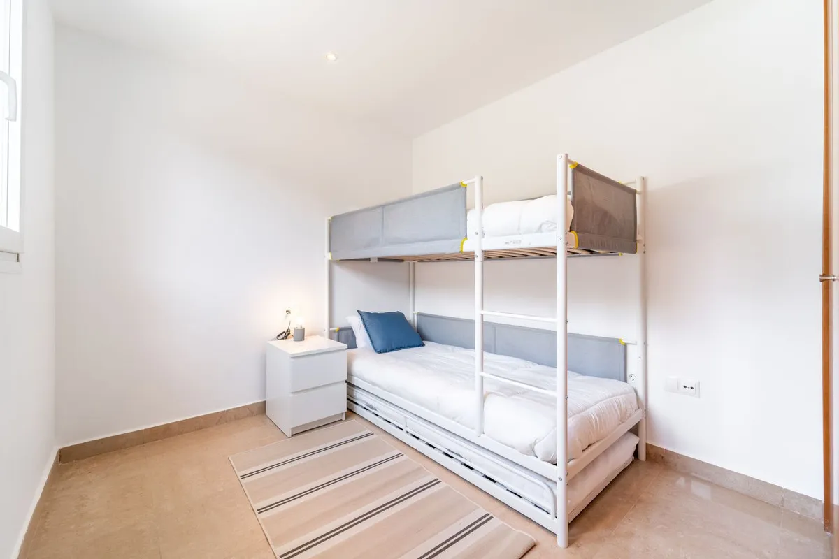 b2f8c092-52f5-40d1-8e5c-733bad7e308f