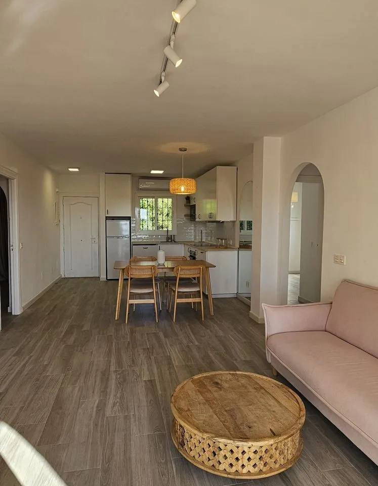 1c8843aa-6e24-49d8-8e94-f21ddfaf7d88