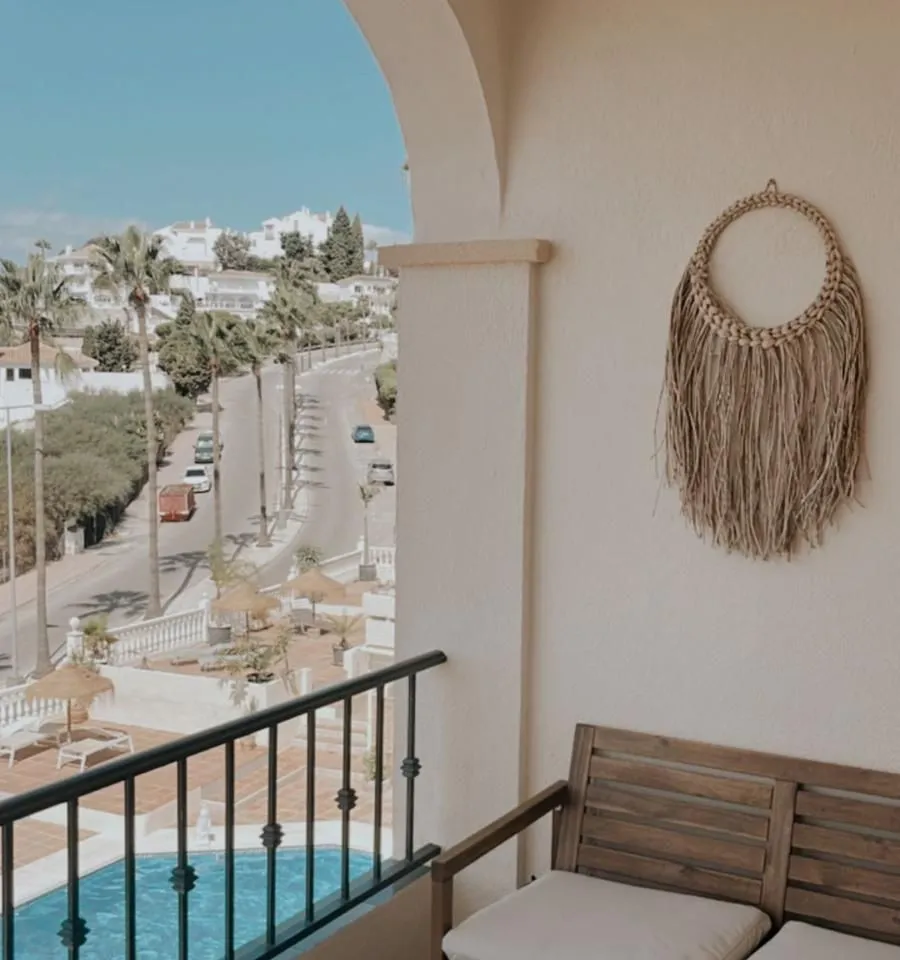 54b3be5e-fbd3-48b4-a37a-8ad6d2e0e76a