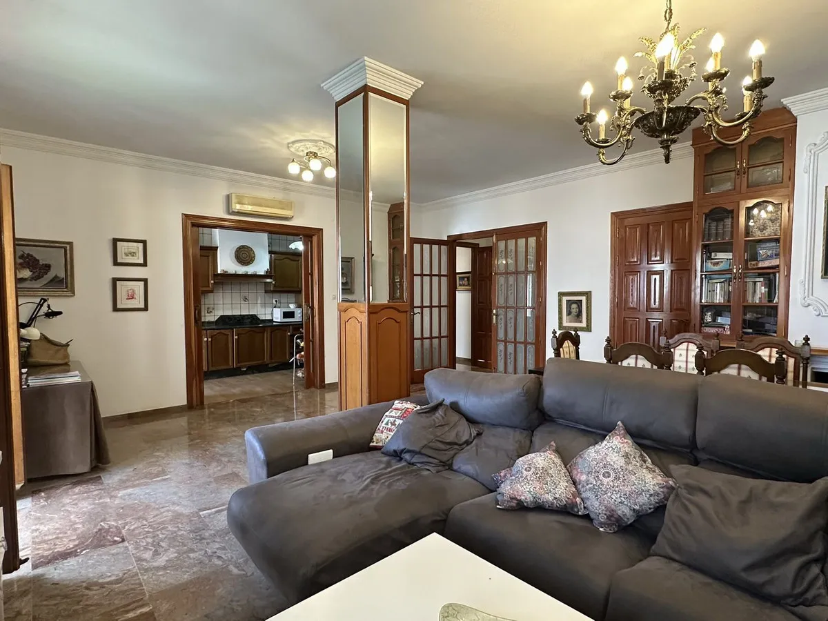 9ee89e8c-60ae-42f4-9873-29e95a583371