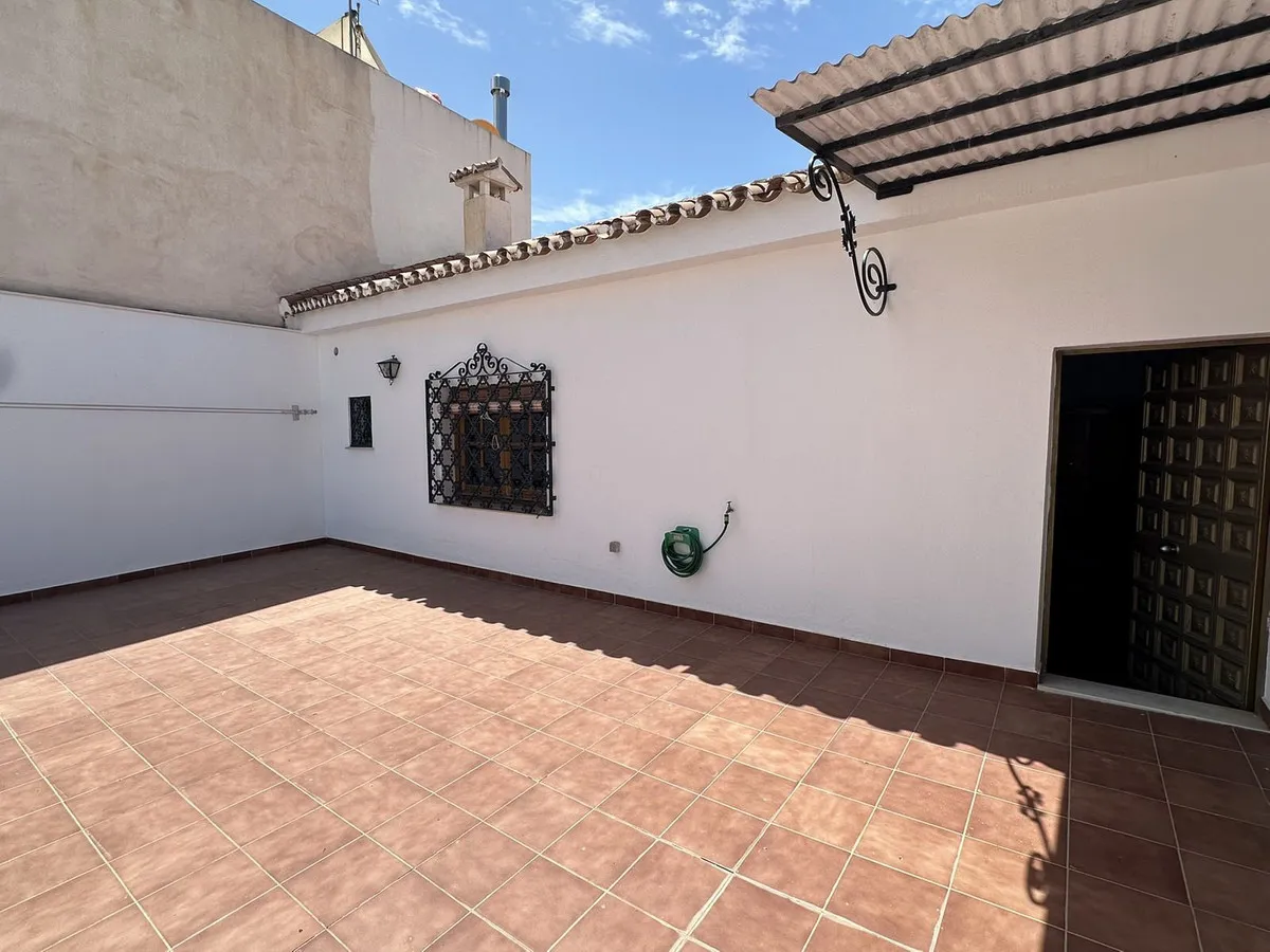 b1e305a4-c5d5-4ad2-b98a-6284f94bfeff