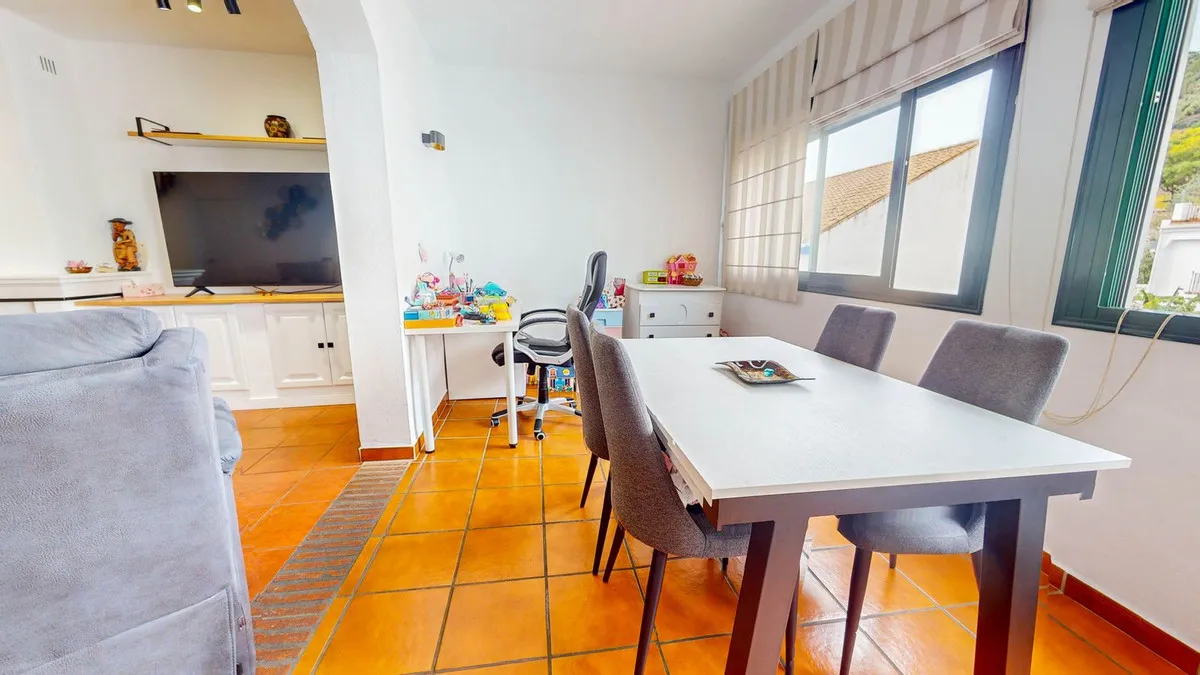 59a2dd84-6050-4f2b-bb91-002d8c7efd02