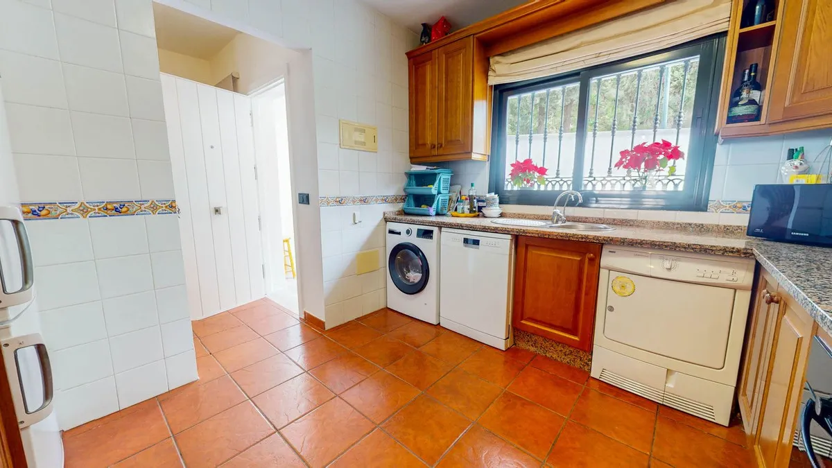 ebd4aa44-024f-446c-9f28-ce2d8b43d3da