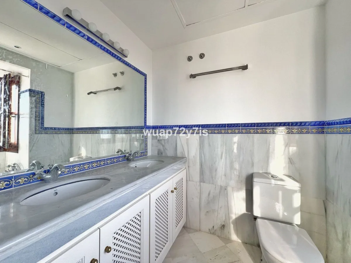 28301392-5cf2-4e2d-b965-12ab0ff0eb13