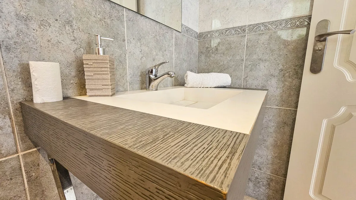 6fb2bcb9-5231-4824-99e5-730ba4b94d28