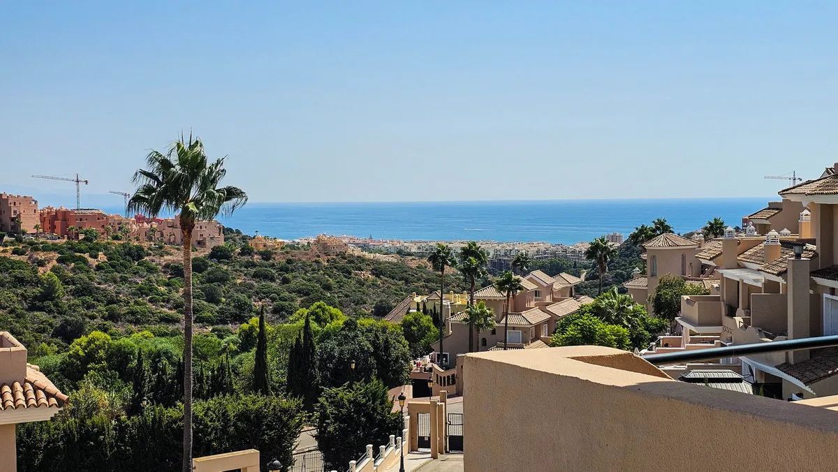 afed32ca-69bb-48f0-a89d-413a54b90e17