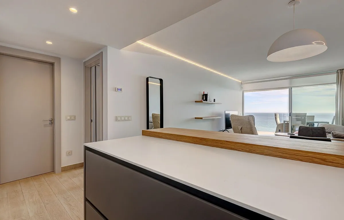 8d95ef99-e774-4c4d-95e3-26e0b5ecb757