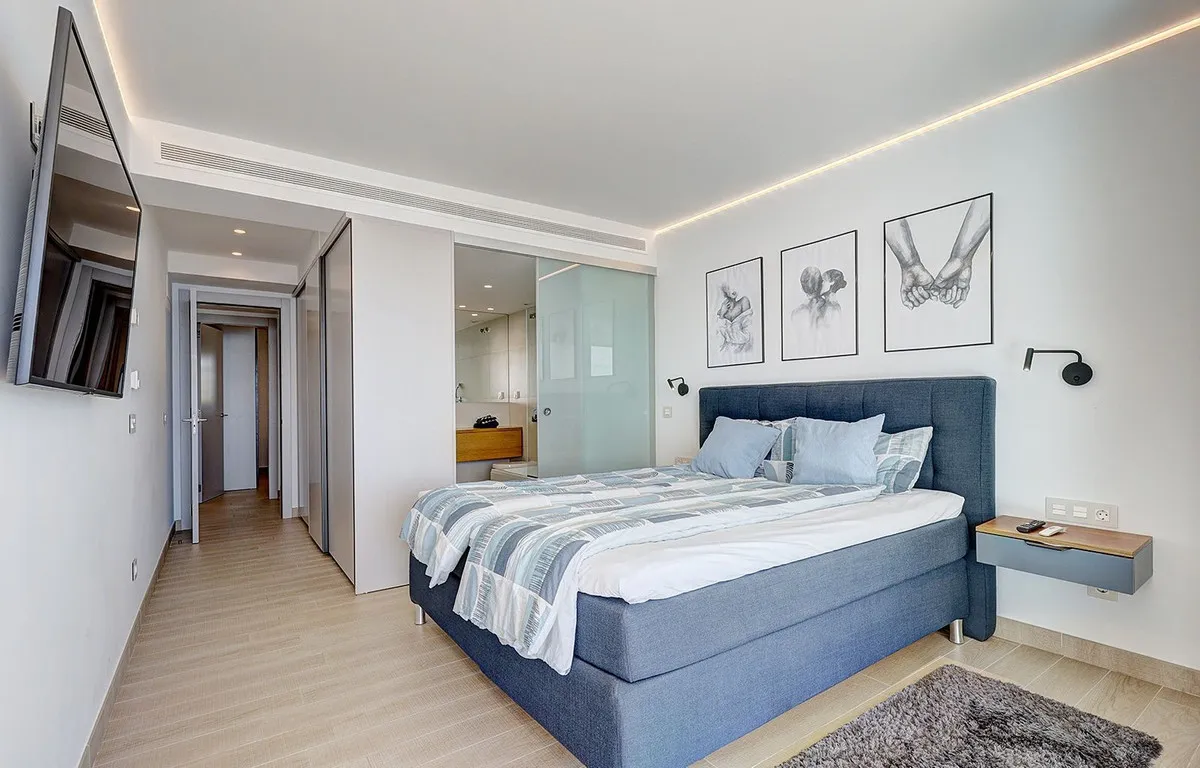 cfc89371-4c3c-476a-bd81-062855e536c3