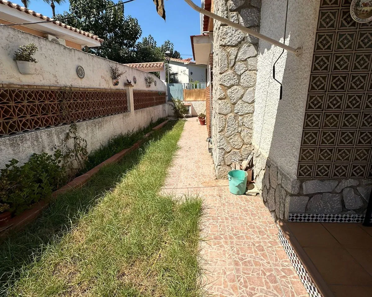 b8f80296-7a51-40c5-8dd2-6749ba89f783