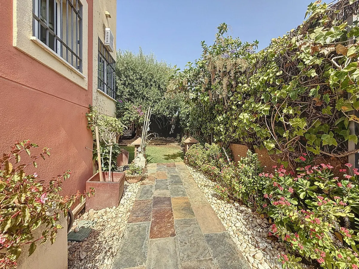 04deef7e-f1c0-42fd-8222-98f877812aab