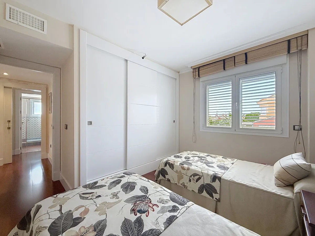 7f94c219-88e0-497d-97d1-a7d9360fce4f