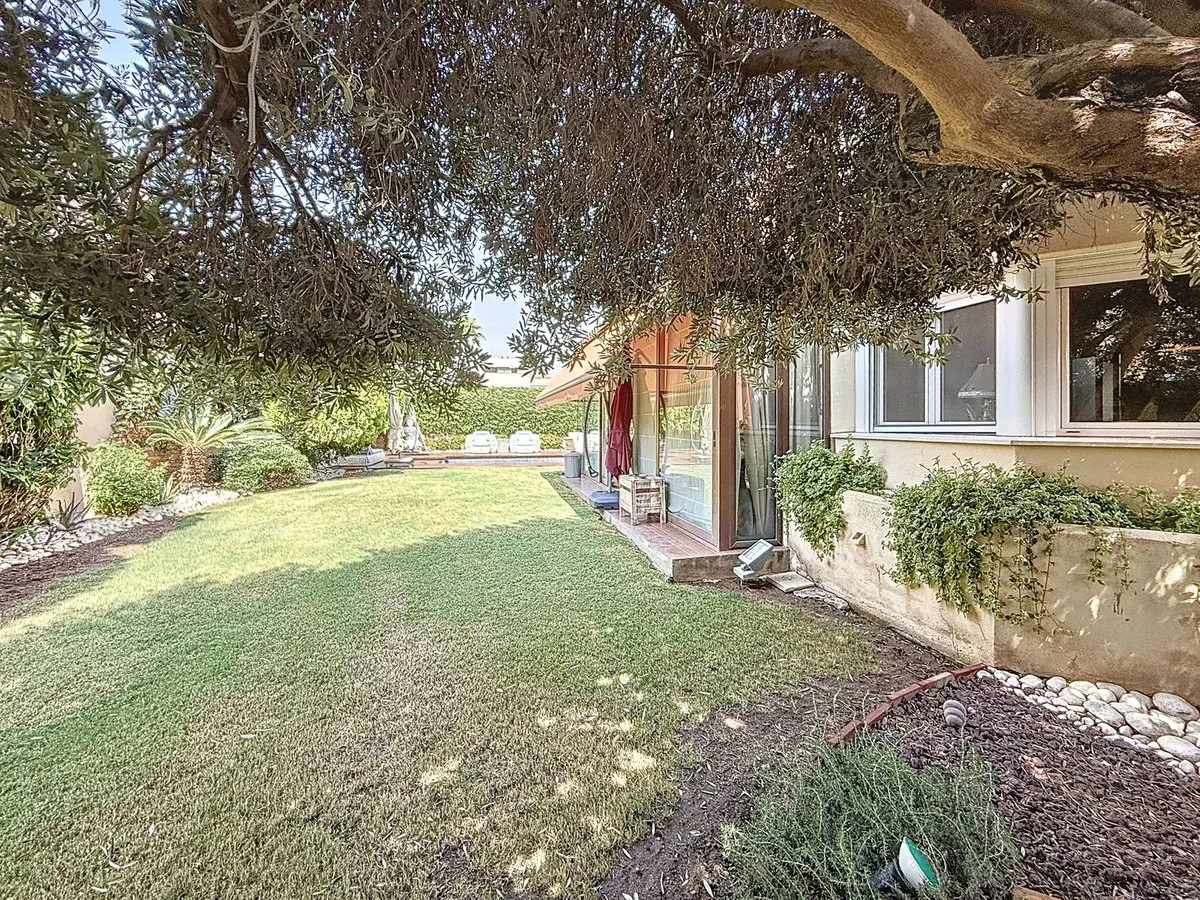 e25c2bf7-a9e5-48ee-b8ea-4e3db8d5d621