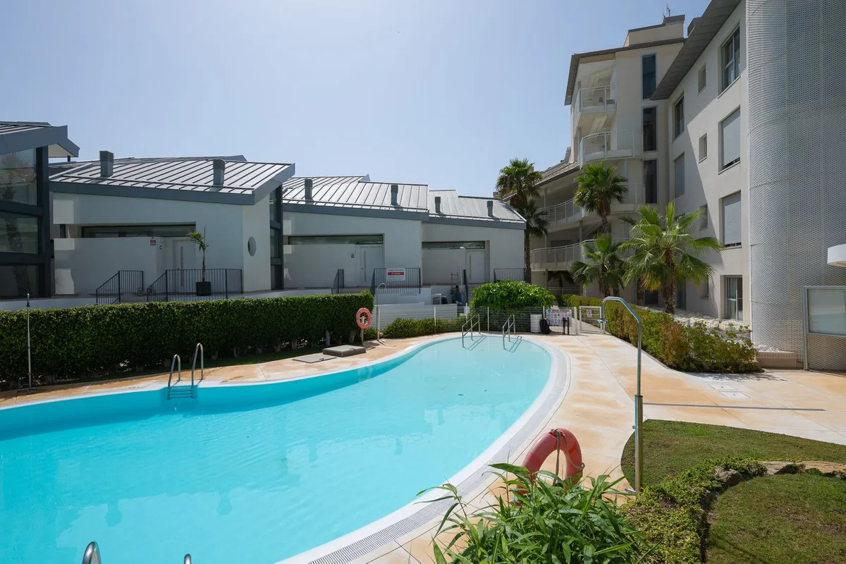 7357bfe4-97aa-4b08-b1dc-89bcfcf0c0fd