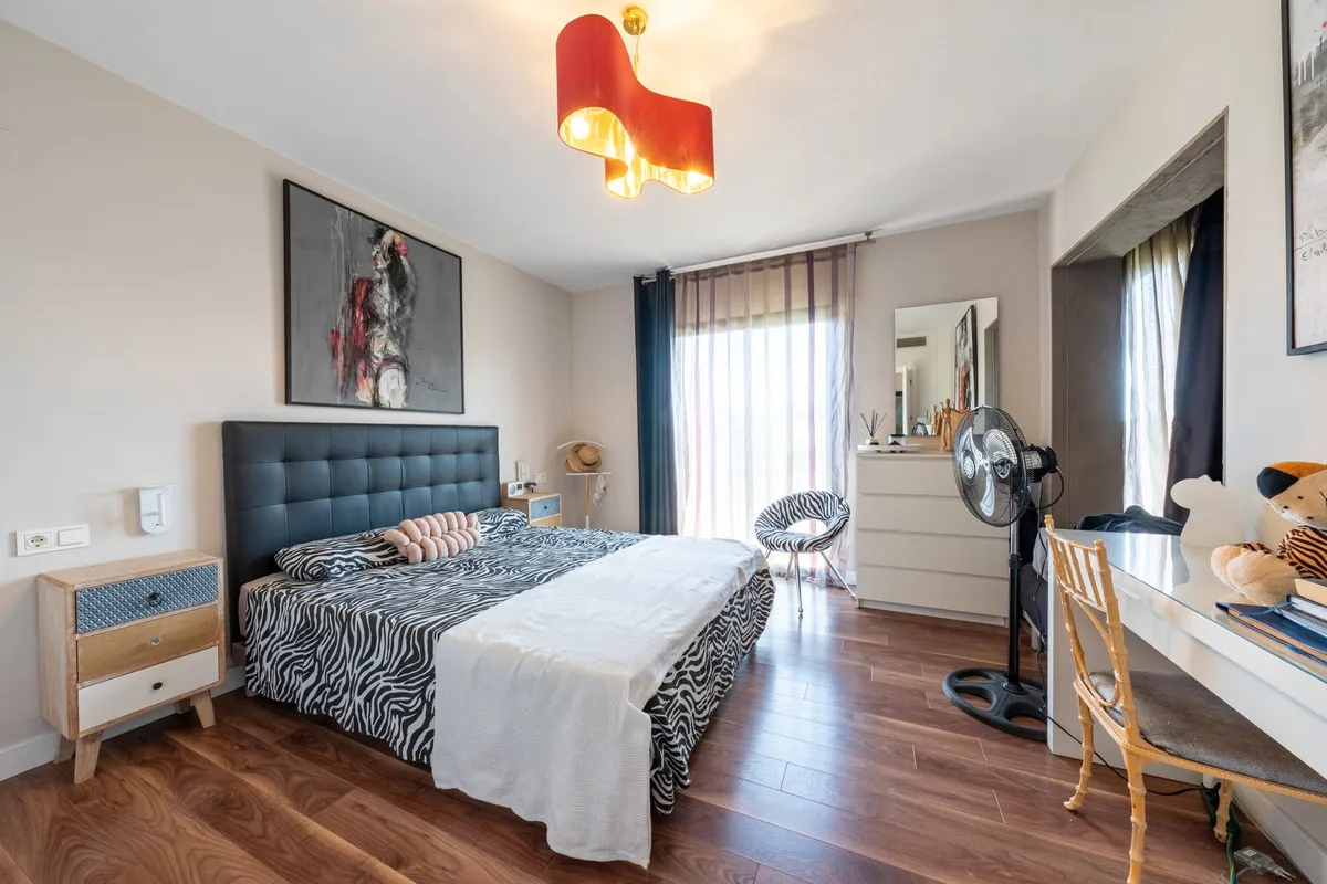 241f2600-25a9-4f12-b80c-648b564acaf7