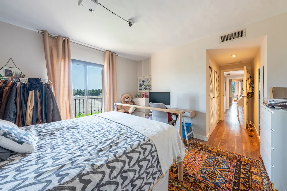 78fe493f-f243-46be-beb3-2a0ddd7999db