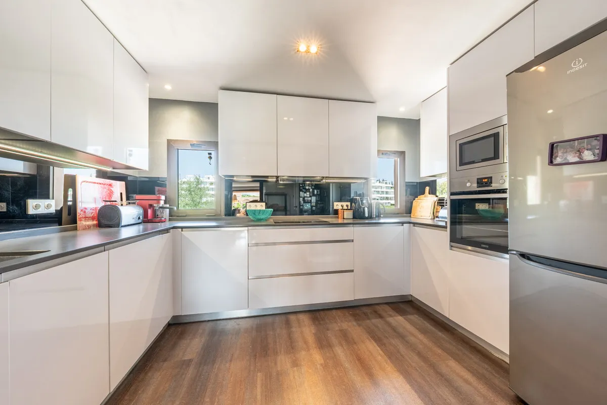 a095f3a9-17c2-43f6-a79b-c9c6225f1a49