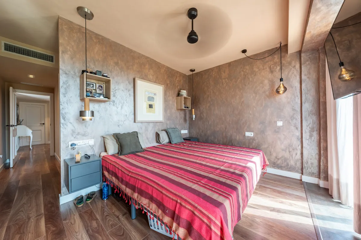 c19ff828-d5cd-42cf-ba3c-9b76ae5f3575