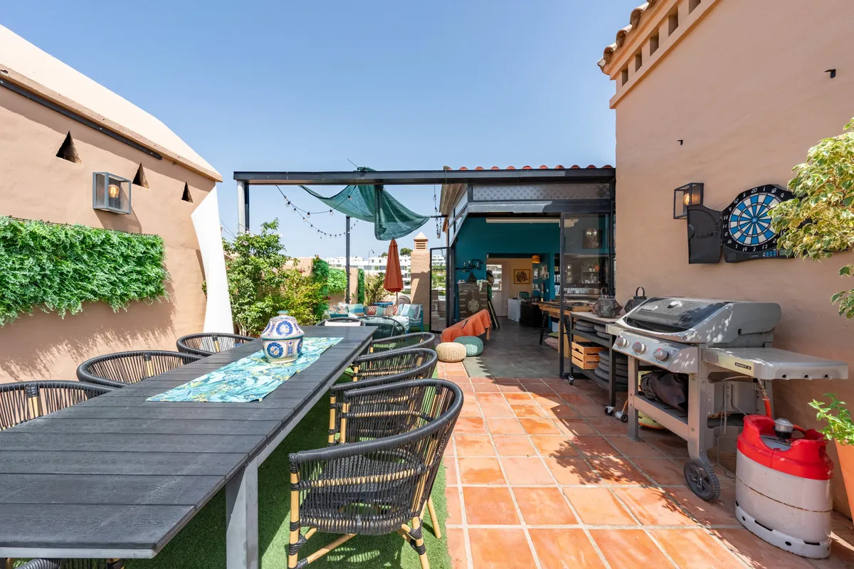 df543c5c-d7b0-4442-82de-6974a6079f4f