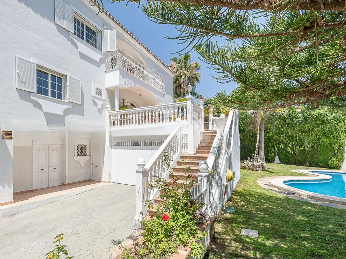 Charming Villa with Garden & Eco-Pool in Benalmádena