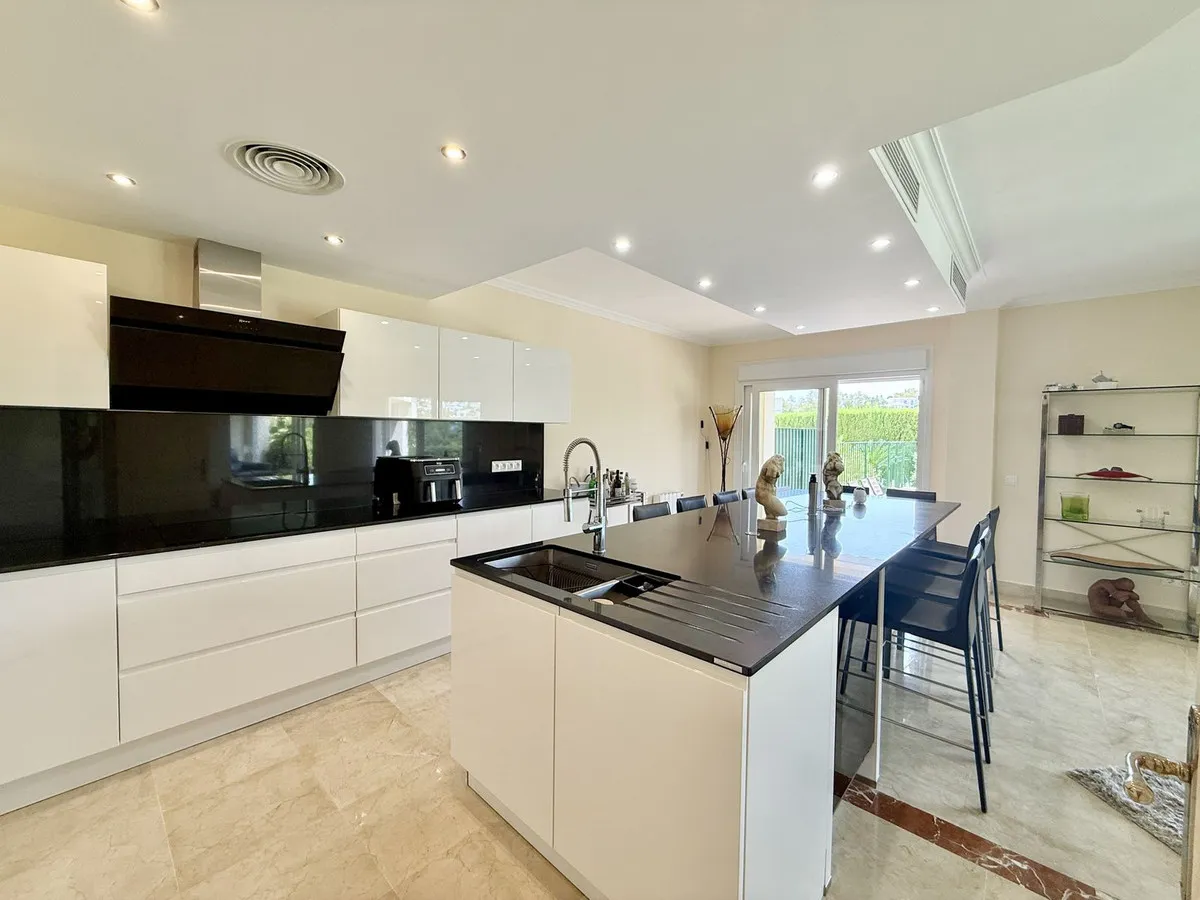 6d9898b4-5754-4b86-aba6-c031b4839d41