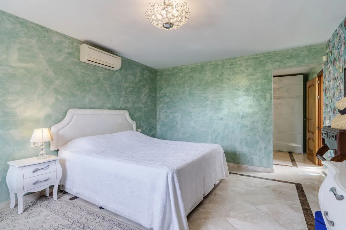 b7aff227-6cb9-4fe5-a90f-3acedb369c44