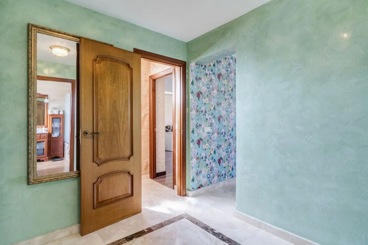 f696bed3-eca3-42a6-a1ad-0be10e636b14